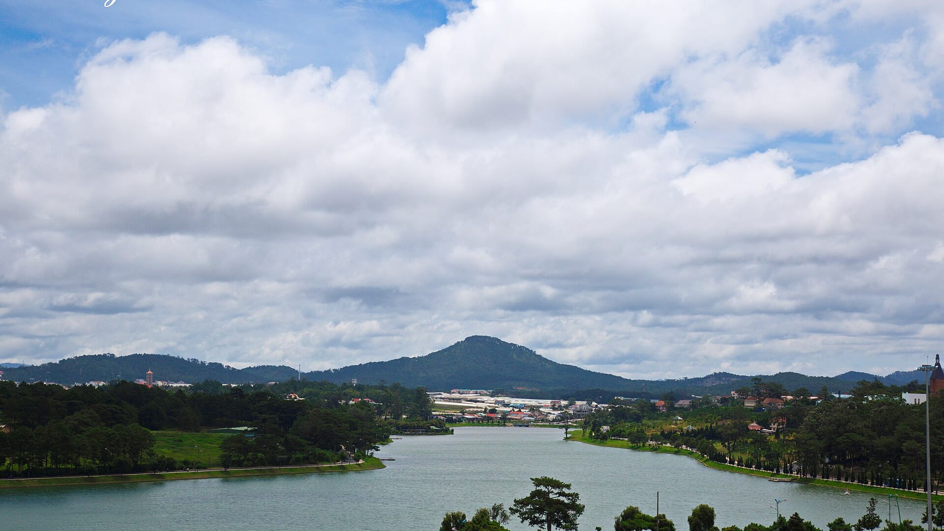 Xuan Huong Lake in the hills of Da Lat