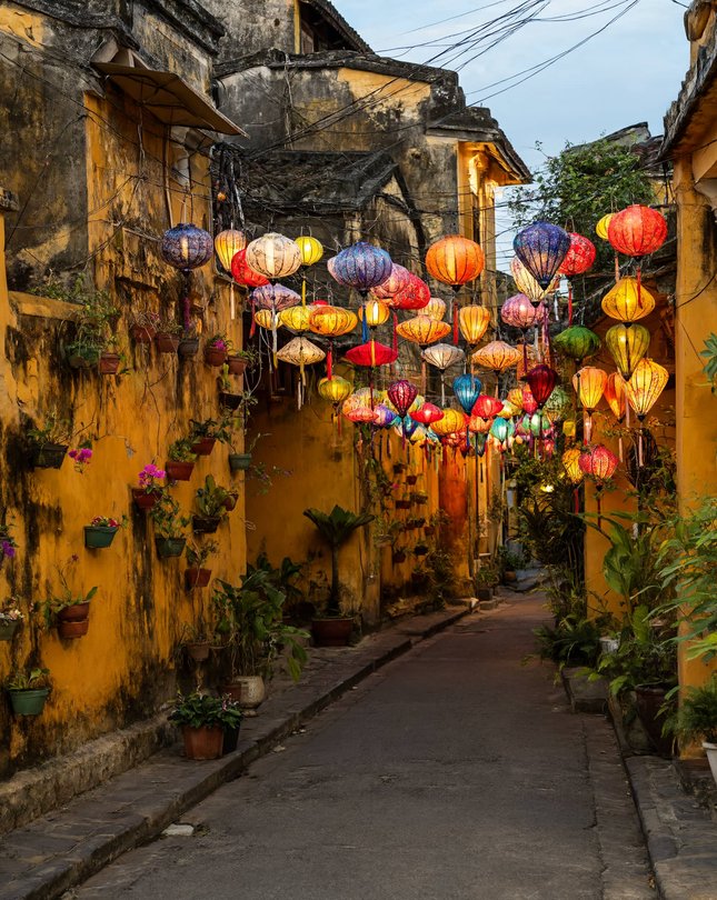 Hoi An ancient town lanterns and Thu Bon river evening